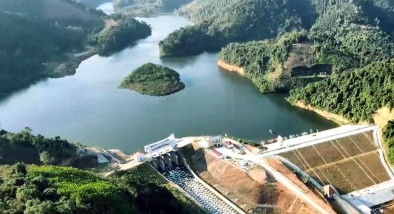 Một góc hồ Nặm Cắt. (Ảnh: Thu Cúc).