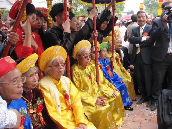 Năm nay thị xã Quảng Yên có 188 cụ thượng thọ, với 150 cụ tròn 80 tuổi, 37 cụ tròn 90 tuổi và 1 cụ tròn 100 tuổi. Trong đó, có 32 cụ Thượng được gia đình, dòng họ tổ chức rước lên miếu lễ tổ.