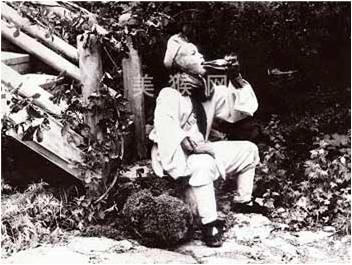 Tề Thiên Đại Thánh uống bia giải sầu. Ảnh: internet.