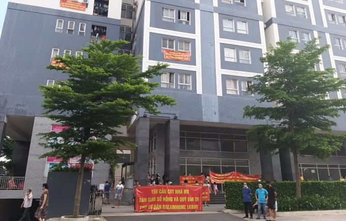Cư dân tại chung cư Dream Home Luxury yêu cầu chủ đầu tư hoàn thành nghĩa vụ.