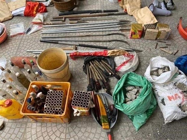 Vật liệu nổ các đối tượng dùng để chống đối lực lượng chức năng. (Ảnh: TTXVN phát)
