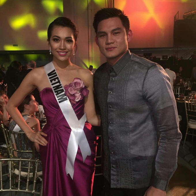 Trong bữa tiệc, Lệ Hằng chọn diện một thiết kế váy dạ hội cúp ngực tông hồng của NTK Phạm Đăng Anh Thư.