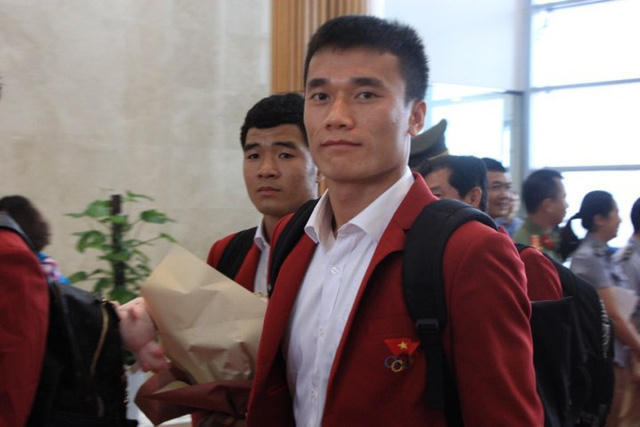 H&igrave;nh ảnh c&aacute;c tuyển thủ Olympic Việt Nam về đến H&agrave; Nội