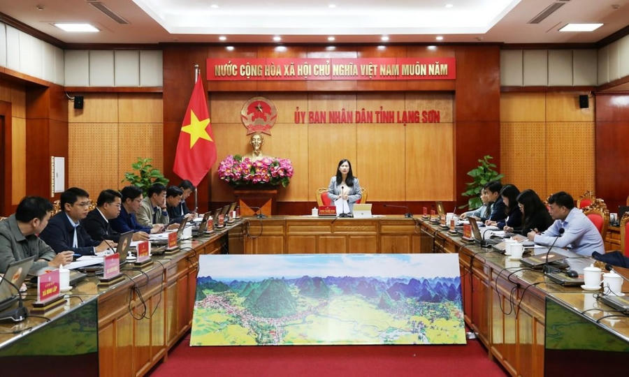 Quang cảnh cuộc họp.