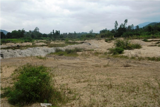 Ruộng đồng bỏ hoang vì thiếu nước do thủy điện An Khê - Kanak cắt nước.