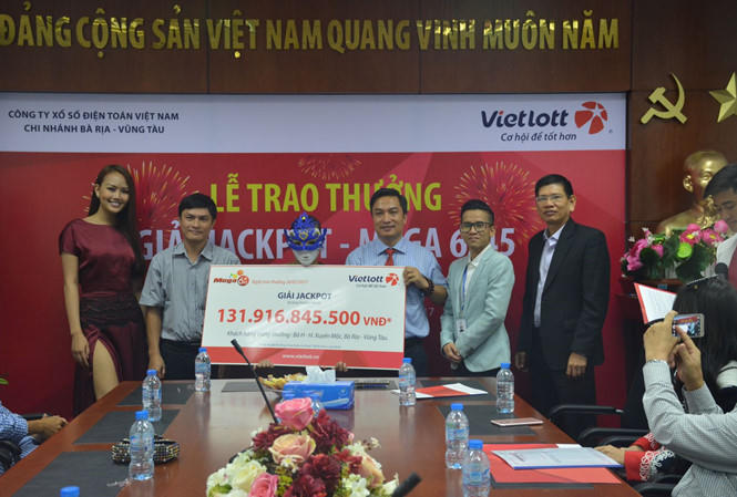 Bà H. tại Vũng Tàu đã nhận 131 tỷ đồng từ Vietlott.
