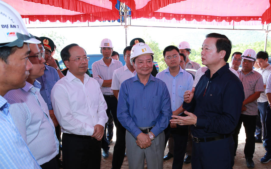 Phó Thủ tướng Trần Hồng Hà nêu 3 yêu cầu khi kiểm tra dự án cao tốc Bắc-Nam phía đông - Ảnh 2.