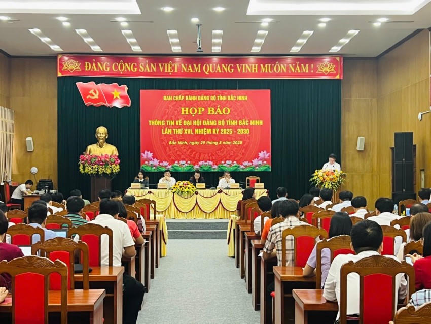 Quang cảnh buổi họp báo.