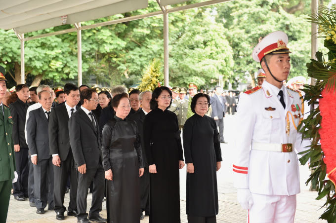 Nhiều đo&agrave;n kh&aacute;ch trong nước v&agrave; Quốc tế viếng Chủ tịch nước Trần Đại Quang