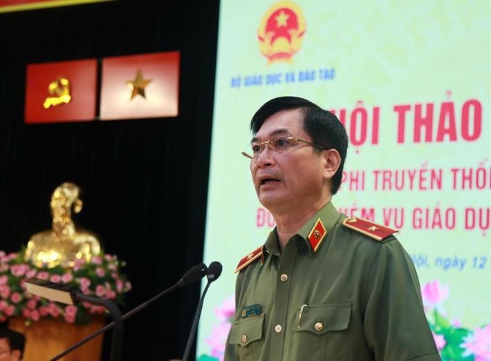 Thiếu tướng Trịnh Ngọc Quyên chia sẻ tại hội thảo. (Ảnh: MOET)