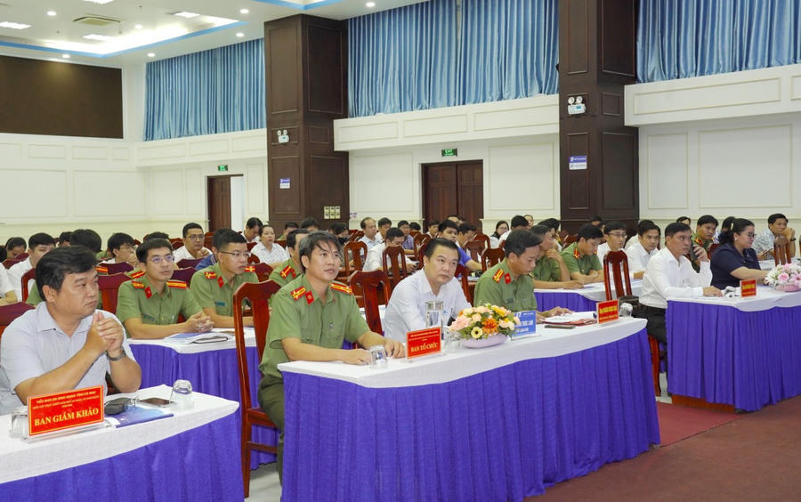 Đại biểu tham dự lễ khai mạc Diễn tập thực hiện bảo đảm an toàn, an ninh mạng tỉnh Cà Mau năm 2025.