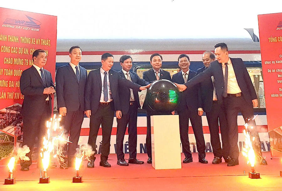 Lễ khánh thành công trình "Hiện đại hóa toa xe phục vụ hành khách trên hệ thống đường sắt quốc gia".