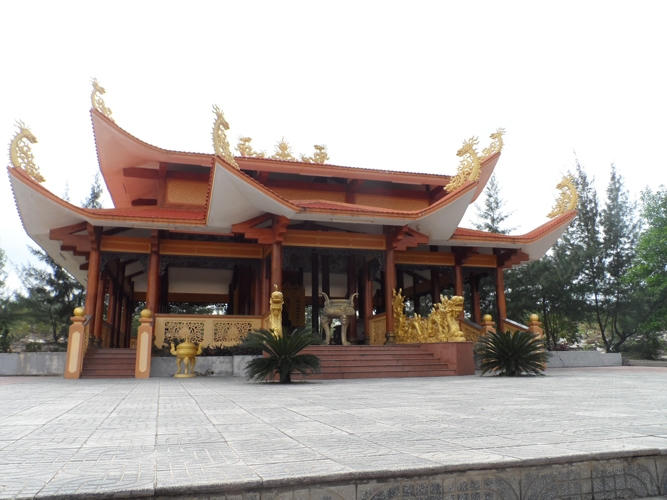Với kiến trúc tạo nên sự nguy nga.