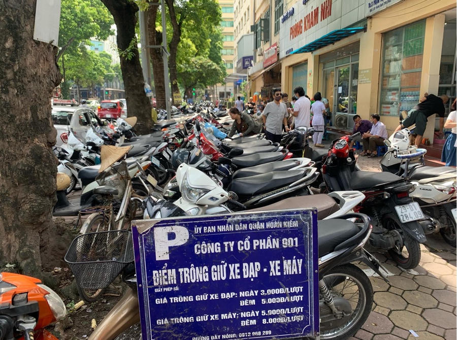Tại cổng Bệnh viện Việt Nam Cuba có địa chỉ số 37 Hai Bà Trưng (Hà Nội) điểm trông giữ xe có đặt biển Công ty Cổ phần 901 với nhiều hoạt động có dấu hiệu vi phạm quy định pháp luật, từng bị báo chí phản ánh. Ảnh reatimes.vn