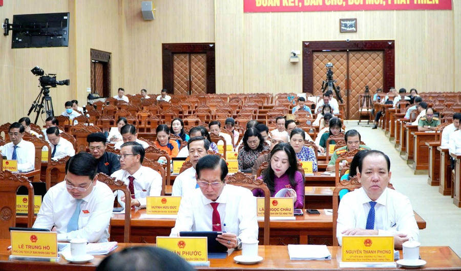 Đại biểu tham dự phiên họp HĐND tỉnh An Giang.