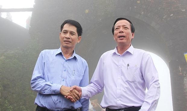 Cái bắt tay giữa lãnh đạo ngành Văn hóa hai địa phương.