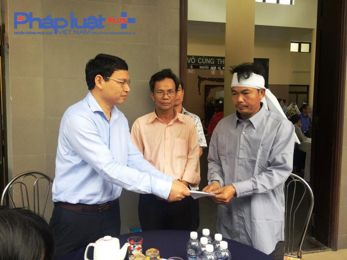 Gia đình ông Bảy cảm ơn sự quan tâm, chia sẻ khó khăn từ lãnh đạo thành phố, quận cũng như các tấm lòng hảo tâm. Phía UBND quận Ngũ Hành Sơn đã hỗ trợ 40 triệu cho các nạn nhân tử vong và lo toàn bộ việc tổ chức tang lễ, xe đưa các nạn nhân của vụ cháy về quê... Đây là tấm lòng của lãnh đạo quận san sẻ một phần nỗi đau với gia đình nạn nhân.