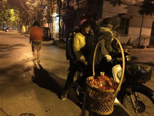 H&agrave; Nội: Tiếng rao &ldquo;muối lộc&rdquo; g&otilde; cửa đầu năm