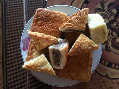 Bánh nhỏ, nhân mỏng nên có giá siêu rẻ, chỉ từ 4.000 đồng/chiếc.