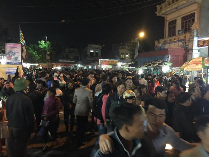 Tình trạng, chen lấn, xô đẩy đã diễn ra.