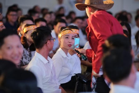 Màn giao lưu với chuyên viên sales của các đại lý
