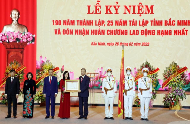Bắc Ninh đón nhận Huân chương Lao động hạng Nhất sau 25 năm tái lập