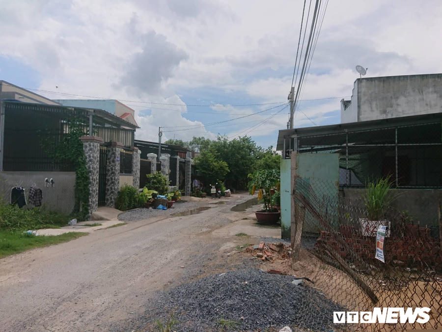 Xây nhà trái phép tràn lan ở xã Tân Quý Tây.