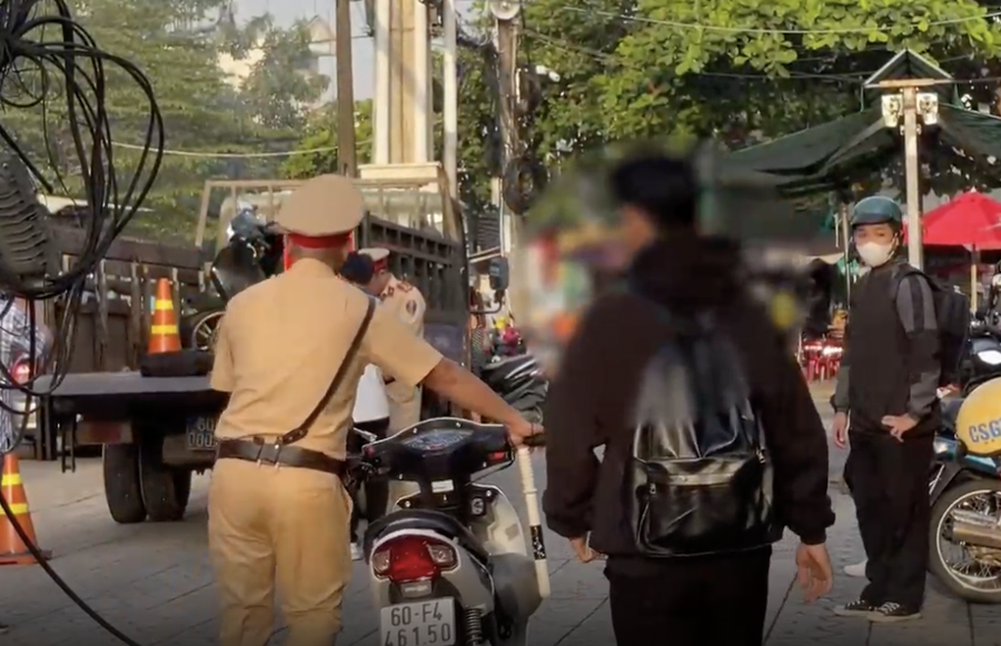Học sinh vi phạm giao thông chủ yếu không đội mũ bảo hiểm, đi xe chưa đúng độ tuổi.