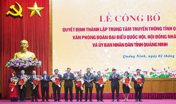 Lãnh đạo tỉnh Quảng Ninh trao quyết định bổ nhiệm Giám đốc và các Phó Giám đốc Trung tâm Truyền thông
