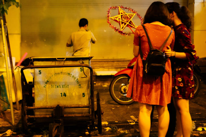 Chụp ảnh cùng... rác.
