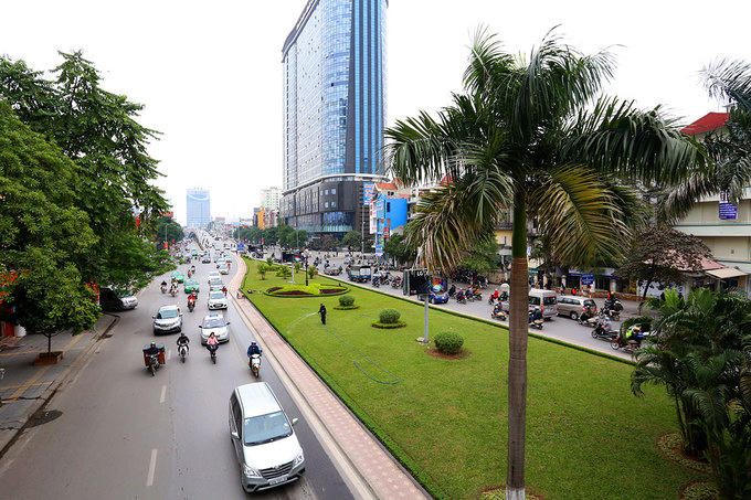 Những tuyến phố được xén thảm cỏ, mở rộng đường ở thủ đô