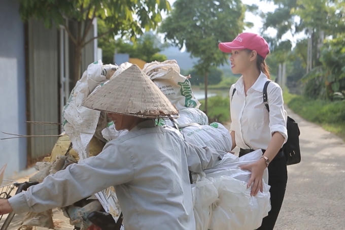 Hoa hậu Việt Nam 2016: Tr&aacute;c Th&uacute;y Mi&ecirc;u nhắc nhở, Chi Bảo bảo vệ th&iacute; sinh HHVN vụng về trước ống k&iacute;nh