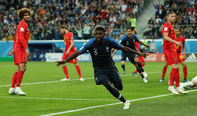 Niềm vui của Umtiti khi trở thành người hùng, cầu thủ này từng là tội đồ ở vòng bảng với một pha cản bóng bằng tay ở vòng bảng dẫn tới quả phạt đền, giờ thì mọi tội lỗi của Umtiti đã được xóa sạch