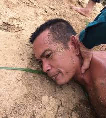 Đối tượng Vinh lúc bị bắt.