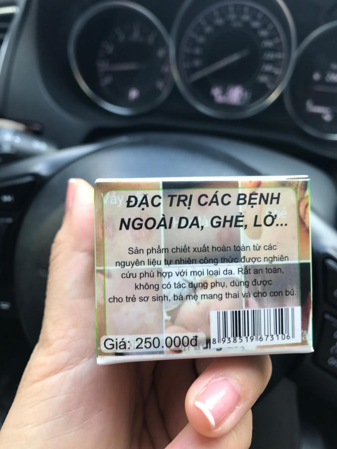 Sản phẩm của Trần Kim Huyền với lời quảng cáo đặc trị các bệnh ngoài da...