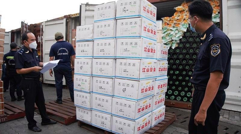 Lực lượng Hải Quan chủ động ngăn chặn hàng giả, hàng lậu ngay từ cửa khẩu.