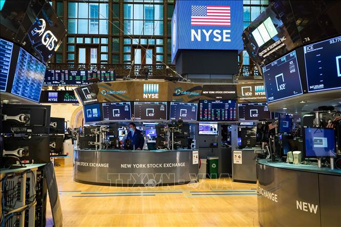 Giao dịch viên tại Sàn giao dịch chứng khoán New York, Mỹ. Ảnh: THX/TTXVN