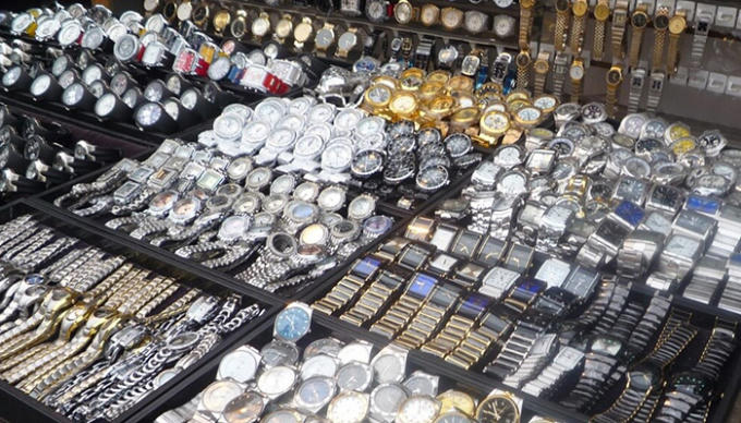 Đồng hồ nh&aacute;i thương hiệu nổi tiếng b&agrave;y b&aacute;n tr&agrave;n lan tr&ecirc;n mạng