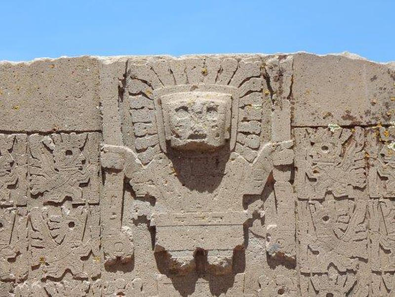 Hình ảnh thần Viracocha được chạm khắc trên cánh cổng Mặt Trời.