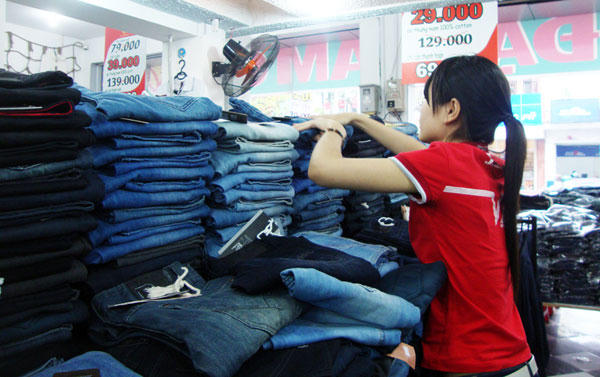 Sinh viên làm thêm tết. Ảnh: minh họa.