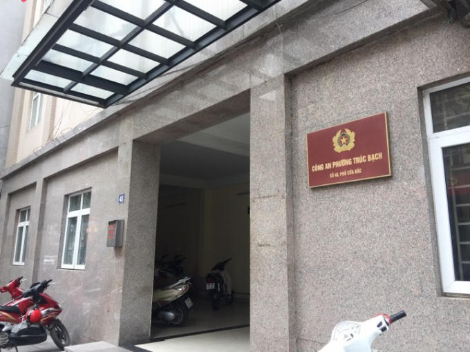 Trụ sở Công an phường Trúc Bạch nơi xảy ra sự việc Trung tá Đặng Thành Sơn, nguyên Trưởng Công an phường Trúc Bạch bị tố quỵt nợ số tiền 5,6 tỷ đồng.