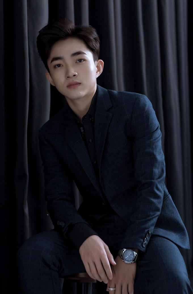 Giọng ca sinh năm 1997 sẽ tái hiện hàng loạt ca khúc quen thuộc như: Chờ đông, Phượng buồn, Nếu đời không có em, Mười năm tình cũ, Mùa đông của anh,...