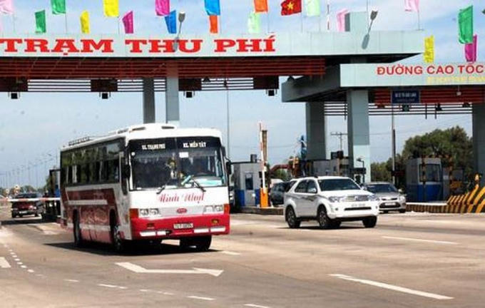 Bắt khẩn cấp gi&aacute;m đốc v&agrave; 4 c&aacute;n bộ trạm thu ph&iacute; cao tốc TPHCM - Trung Lương