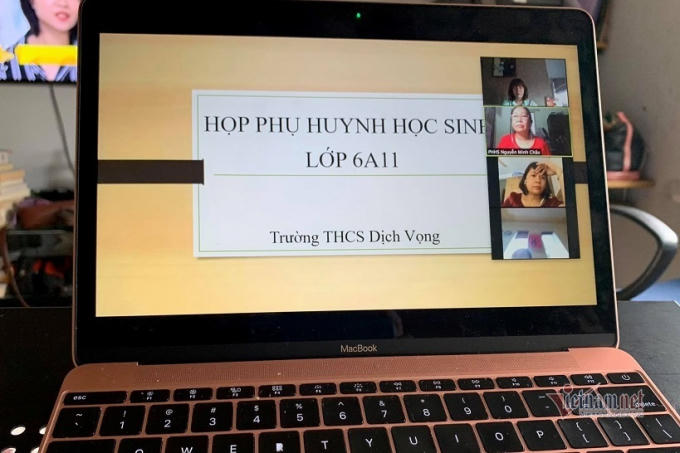 Cuộc họp phụ huynh trực tuyến của lớp 6A11 Trường THCS Dịch Vọng, quận Cầu Giấy, Hà Nội.