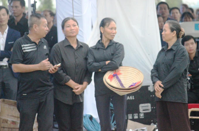 Người d&acirc;n qu&ecirc; nh&agrave; rơi lệ xem Lễ truy điệu Chủ tịch nước Trần Đại Quang