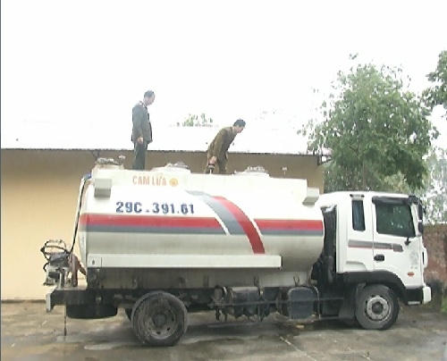 Chiếu xe vận chuyển 9000 lít xăng lậu.