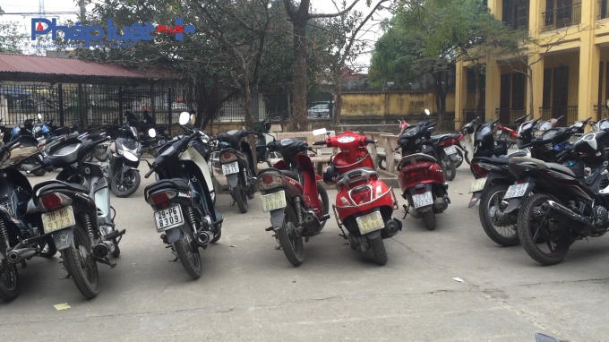 Không có trong kế hoạch nhưng sân trường vẫn biến thành bãi trông giữ xe.