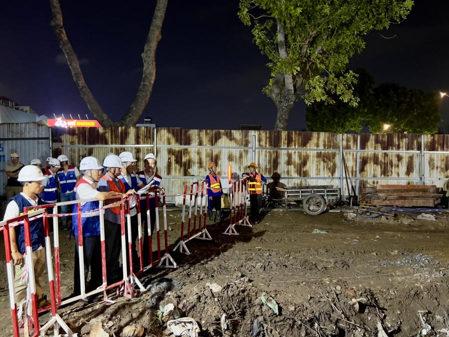 Lãnh đạo MAUR kiểm tra di dời hạ tầng kỹ thuật Tuyến metro số 2.