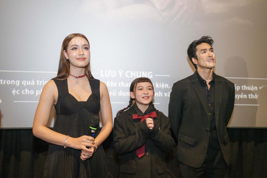 Diễn viên “Tee Yod: Quỷ ăn tạng 2” tại buổi giao lưu với khán giả Việt Nam. Ảnh: CJ