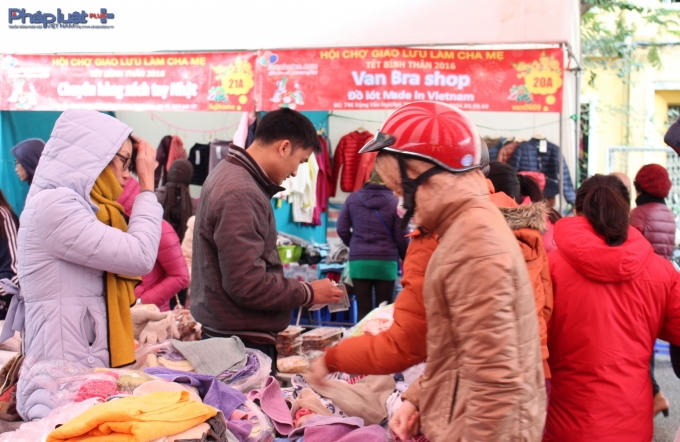 Miền Bắc nói chung và Hà Nội nói riêng đang phải chịu cái giá rét khắc nghiệt nhất năm nay. (Ảnh: Đức Biên)